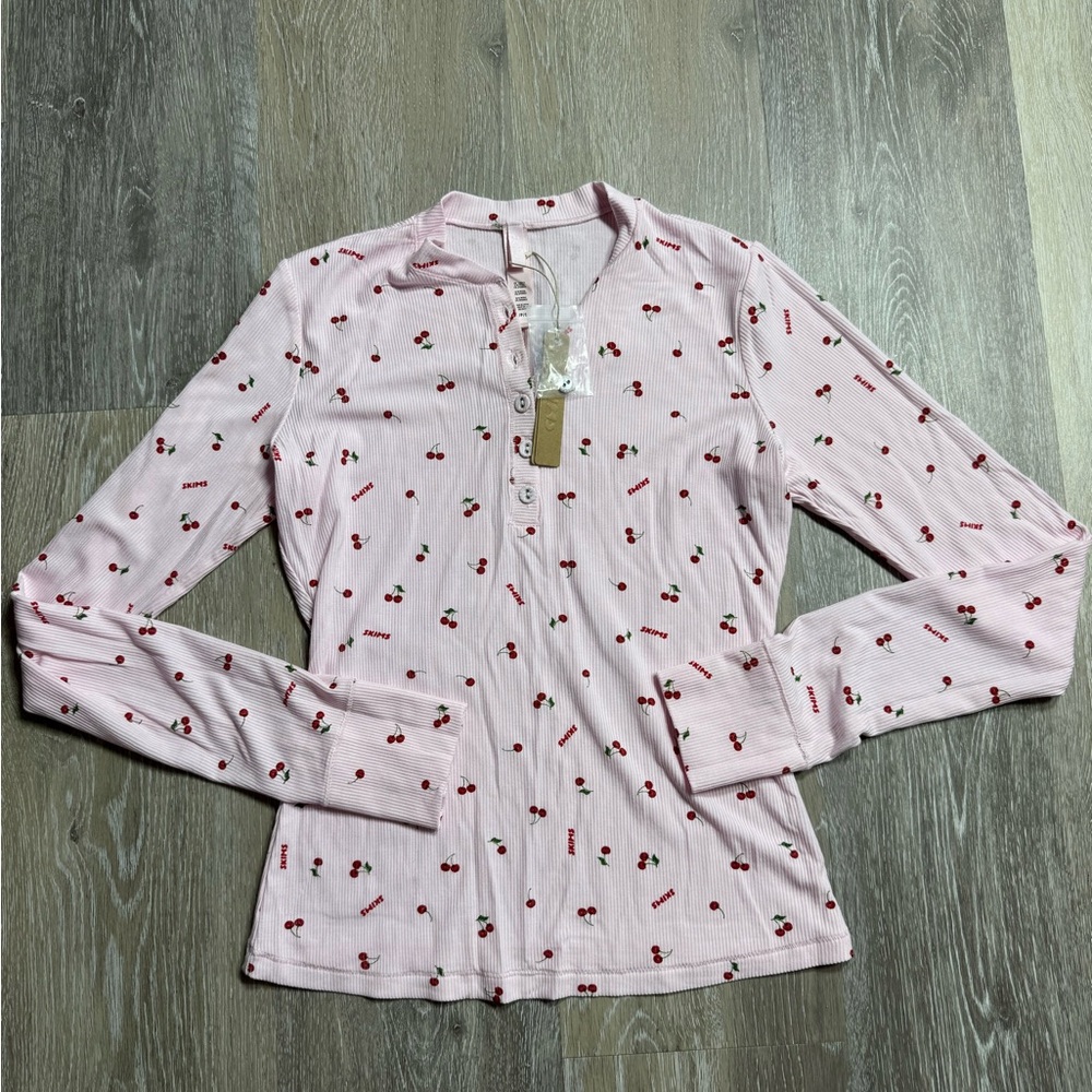 SKIMS Soft Lounge Henley Top - Cherry Print 🍒